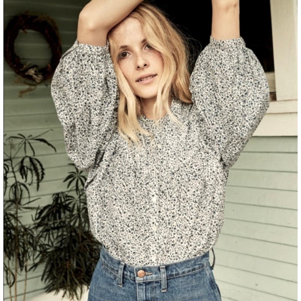 Doen Blue and White Patterned Blouse